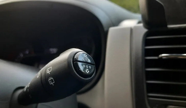 Renault Trafic cena 82900 przebieg: 184400, rok produkcji 2017 z Biała małe 704